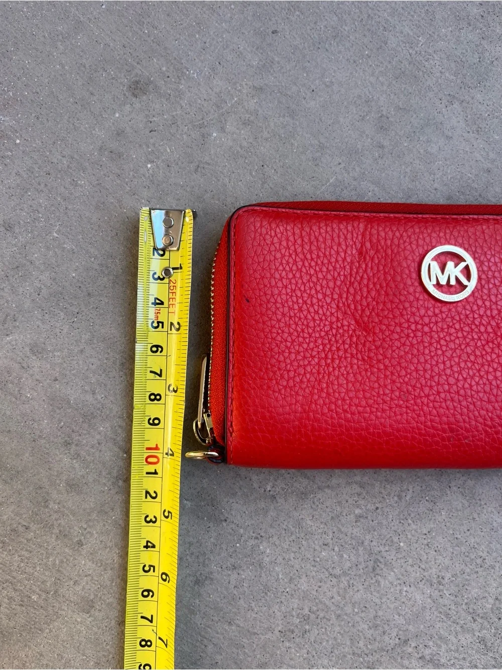 Michael Kors zip around